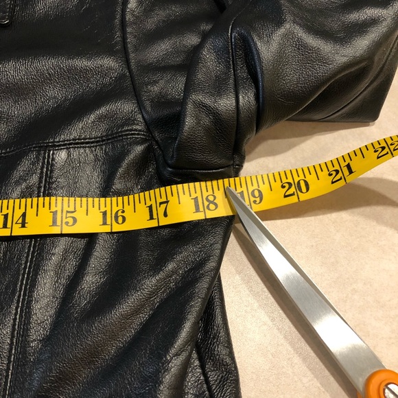 ⭐️ Vintage Wilsons Leather Classic Black Fitted Jacket Size: MEDIUM - Picture 10 of 13